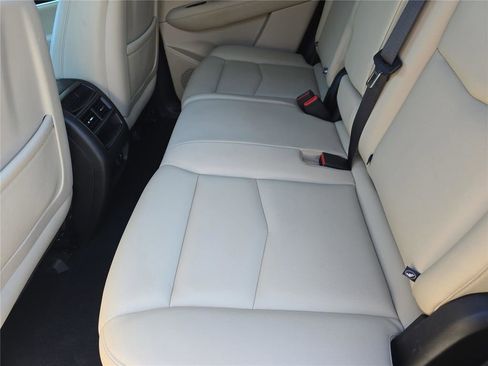 Used 2018 Cadillac XT5 FWD image 14