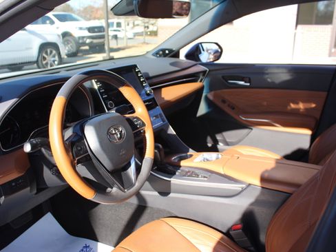 Used 2020 Toyota Avalon Limited image 14