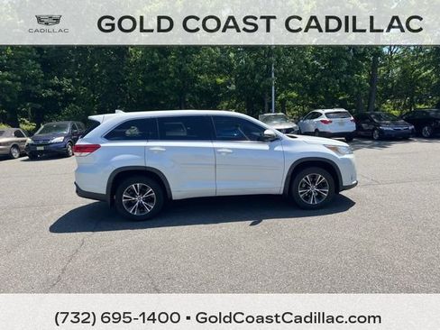 Used 2018 Toyota Highlander Plus AWD/4WD image 4