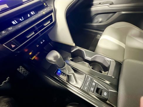 Used 2025 Toyota Camry SE w/ Convenience Package image 26