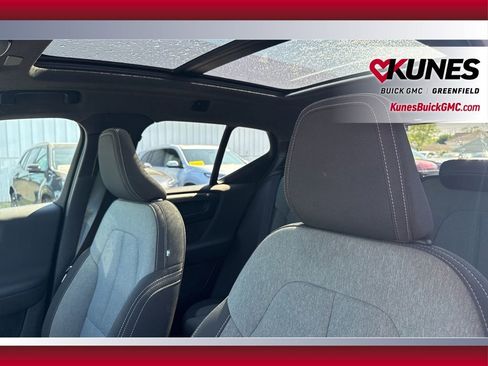 Used 2025 Volvo XC40 B5 Core AWD/4WD image 14