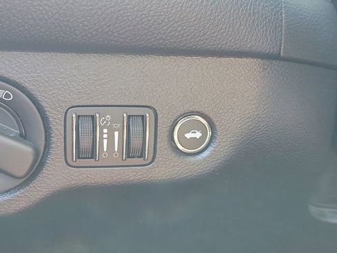 Used 2016 Dodge Challenger SXT image 25