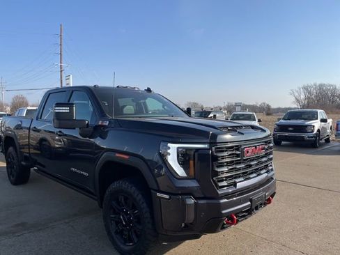 Used 2024 GMC Sierra 2500 AT4 w/ AT4 Premium Plus Package image 3