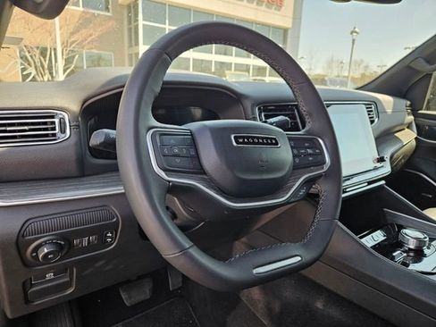 Used 2024 Jeep Wagoneer Series II image 8
