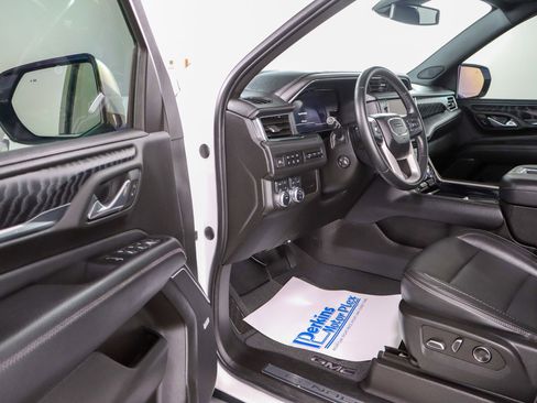 Used 2023 GMC Yukon Denali AWD/4WD image 3
