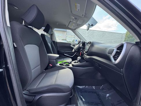 Used 2021 Kia Soul LX FWD image 9