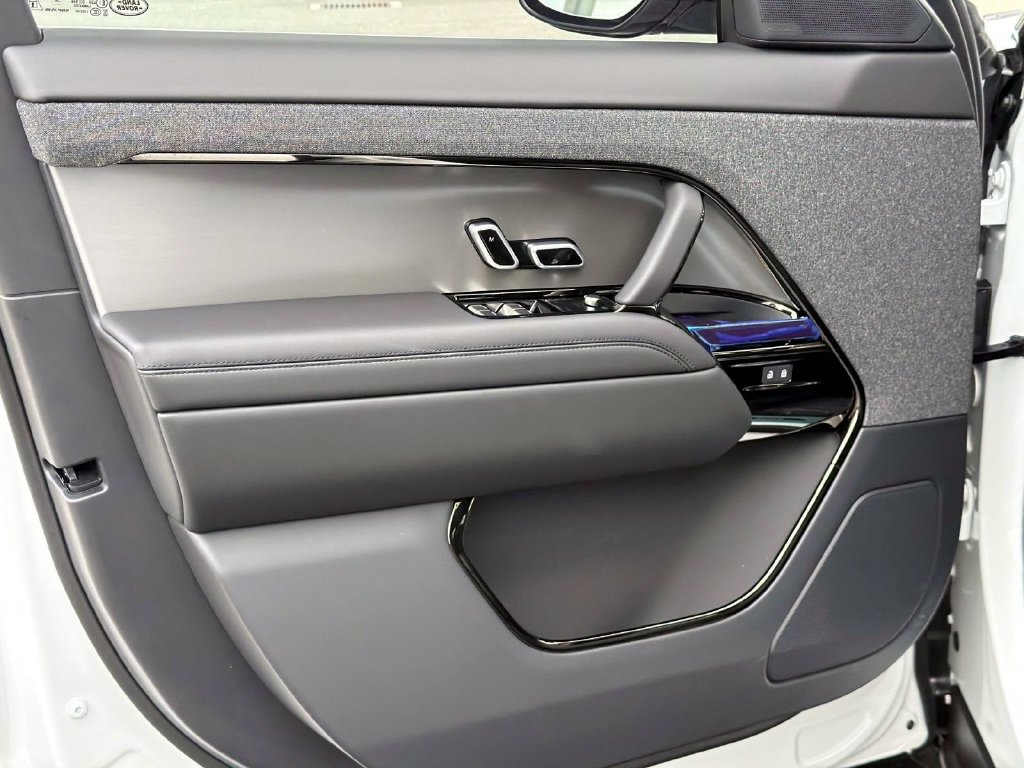 New 2027 Land Rover Range Rover Sport SE AWD/4WD image 15