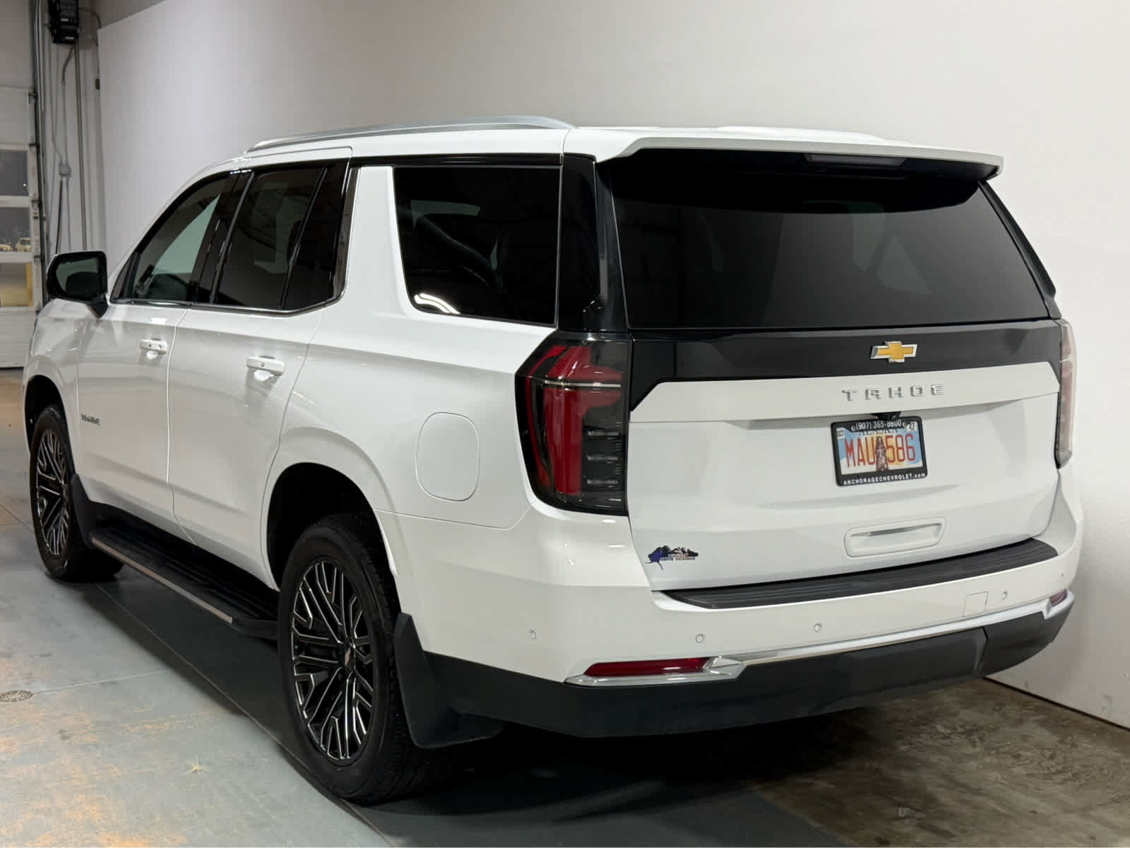 Used 2025 Chevrolet Tahoe LS AWD/4WD image 3