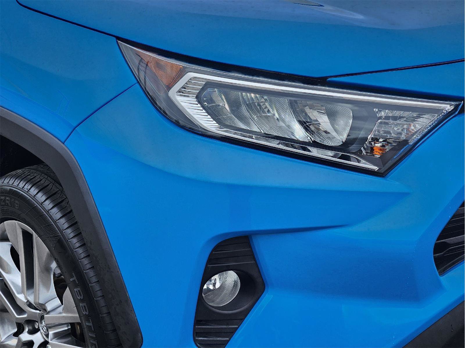 Used 2020 Toyota RAV4 XLE Premium FWD image 8