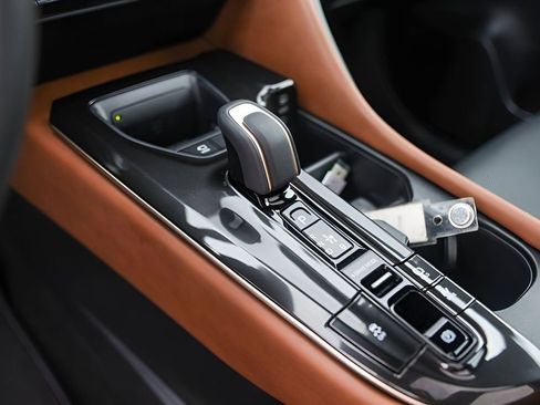 Used 2026 Toyota Crown Limited w/ Advanced Technology Package image 19