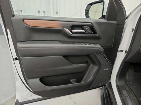 Used 2025 GMC Yukon XL Denali AWD/4WD image 21