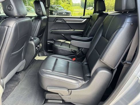 Used 2025 GMC Acadia Elevation w/ Elevation Premium Package FWD image 19