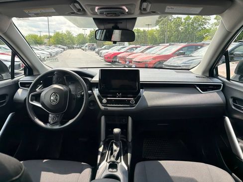 Used 2025 Toyota Corolla Cross LE w/ Moonroof Package AWD/4WD image 16