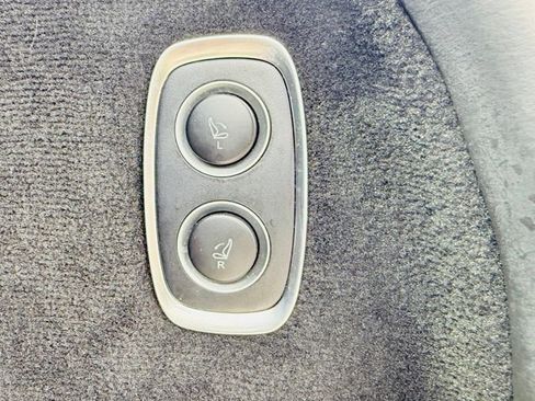 Used 2021 Aston Martin DBX image 40