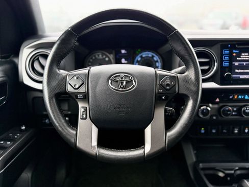 Used 2017 Toyota Tacoma TRD Off-Road image 16