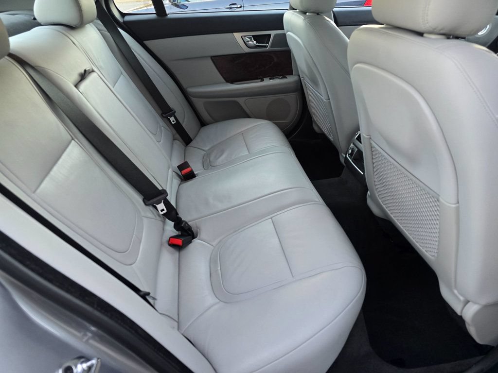 Used 2013 Jaguar XF RWD image 15