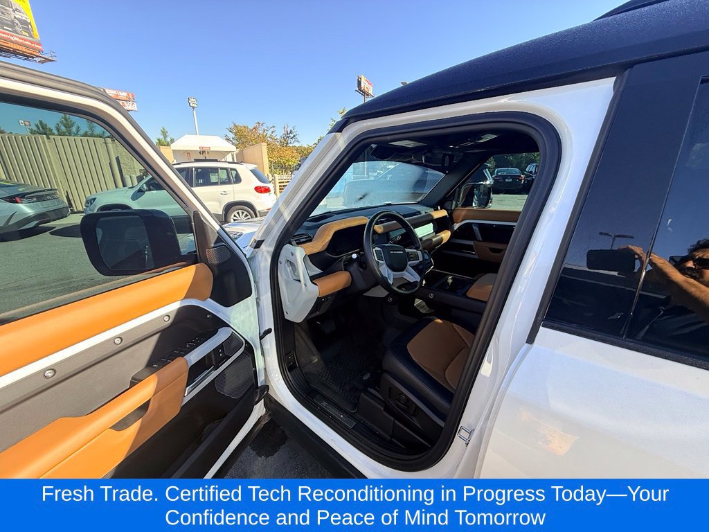 Used 2024 Land Rover Defender 110 X-Dynamic SE AWD/4WD image 7