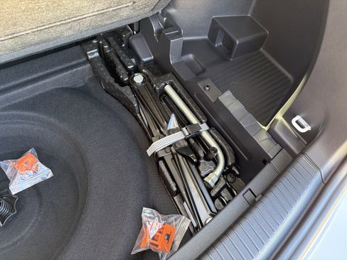 Used 2024 Volkswagen Atlas SE image 24