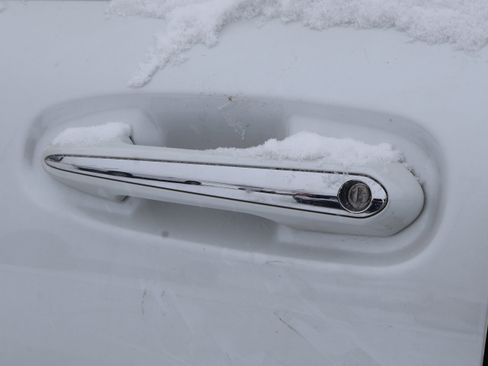 Used 2024 Toyota Sienna XLE image 21