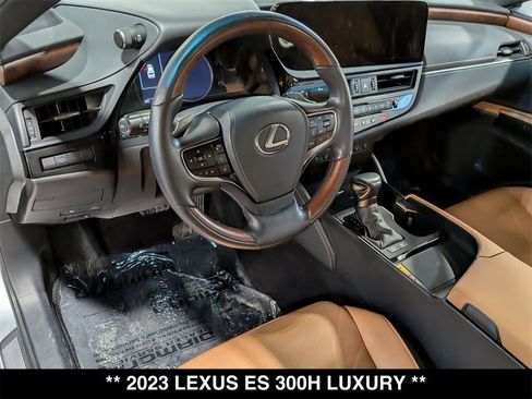 Used 2023 Lexus ES 300h w/ Accessory Package (Z2) image 21