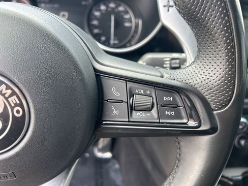 Used 2023 Alfa Romeo Giulia Veloce image 9