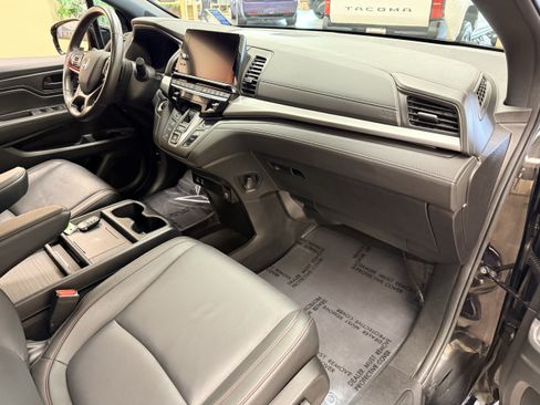 Used 2025 Honda Odyssey Sport-L image 29