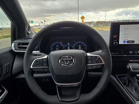 Used 2026 Toyota Sienna Limited image 29