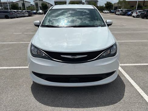 Used 2023 Chrysler Voyager LX FWD image 8