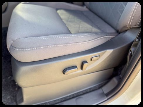 New 2025 Nissan Frontier SV w/ SV Convenience Package image 12