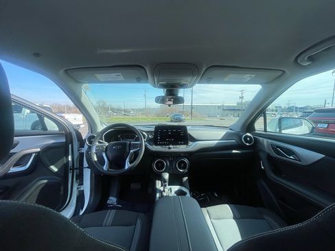 Used 2025 Chevrolet Blazer LT FWD image 20