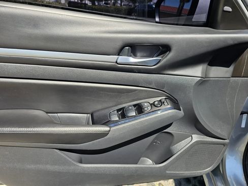 Used 2023 Nissan Altima 2.5 SV FWD image 9