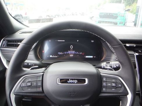 New 2025 Jeep Grand Cherokee L Altitude AWD/4WD image 28