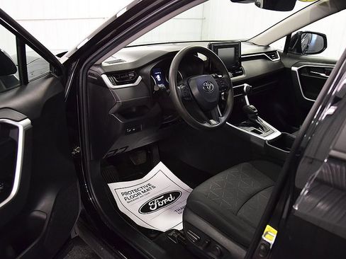 Used 2022 Toyota RAV4 XLE AWD/4WD image 14