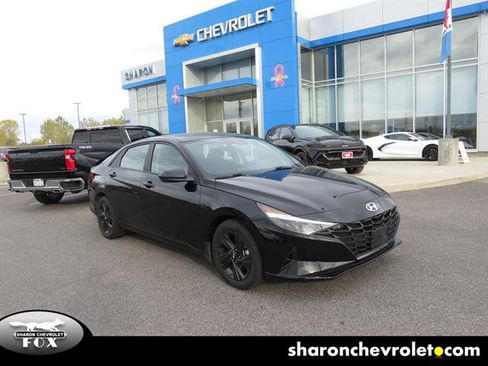 Used 2023 Hyundai Elantra SEL image 1