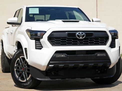 Used 2024 Toyota Tacoma TRD Sport w/ TRD Sport Upgrade Package RWD image 4