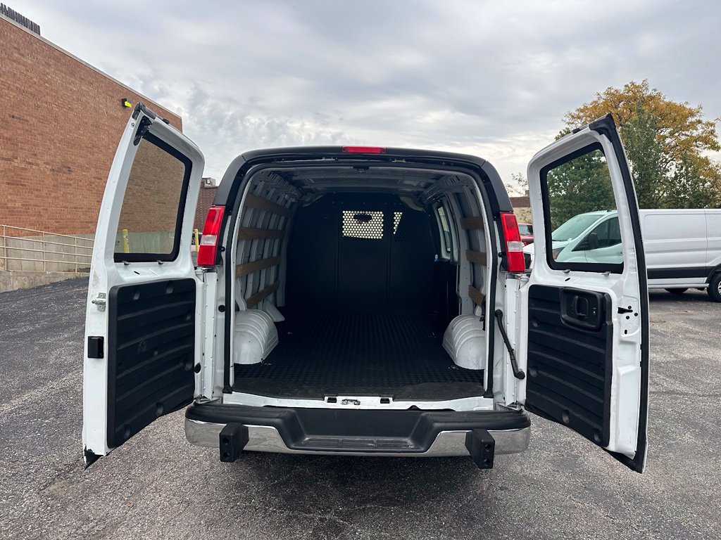 Used 2025 GMC Savana 2500 w/ Driver Convenience Package RWD image 9