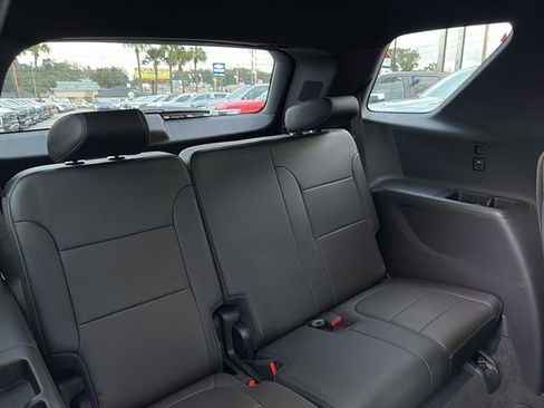 Used 2023 Chevrolet Traverse Premier image 12