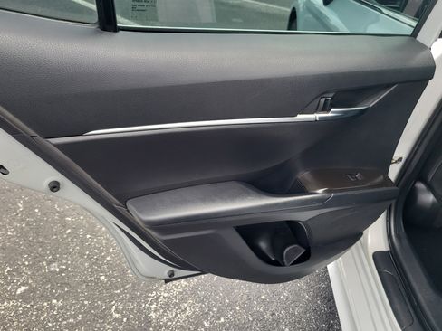 Used 2023 Toyota Camry SE w/ Convenience Package image 11