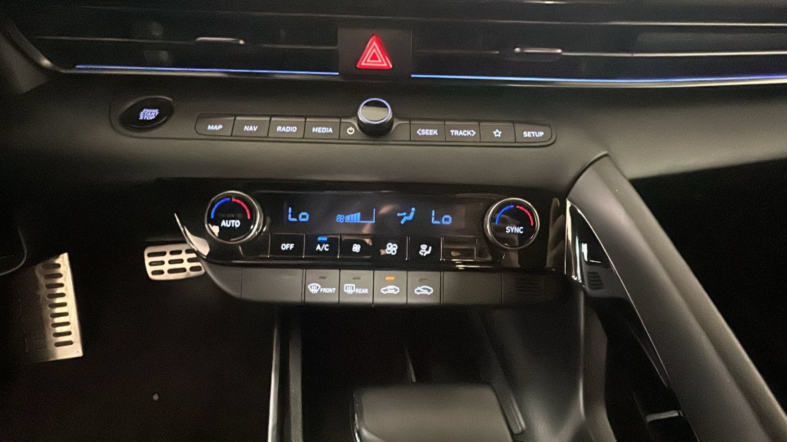 Used 2025 Hyundai Elantra SEL FWD image 27