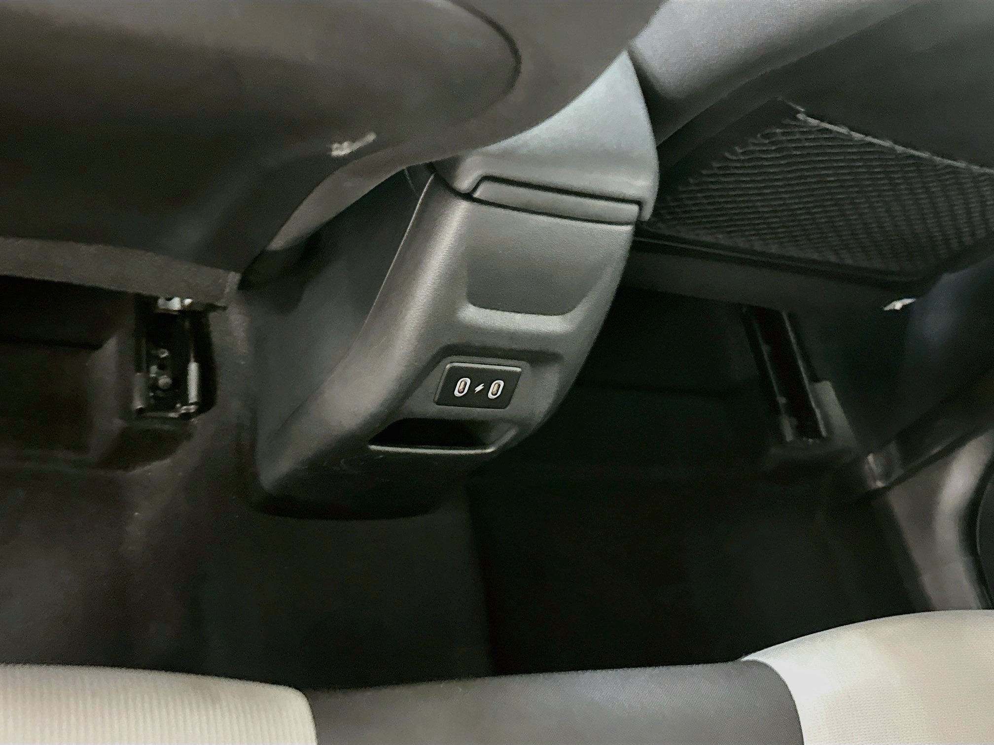 Used 2025 Hyundai Venue SEL FWD image 28