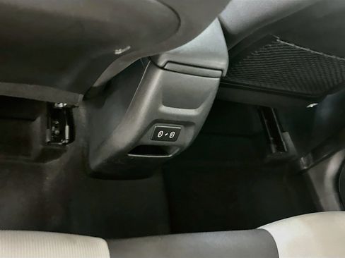 Used 2025 Hyundai Venue SEL FWD image 28