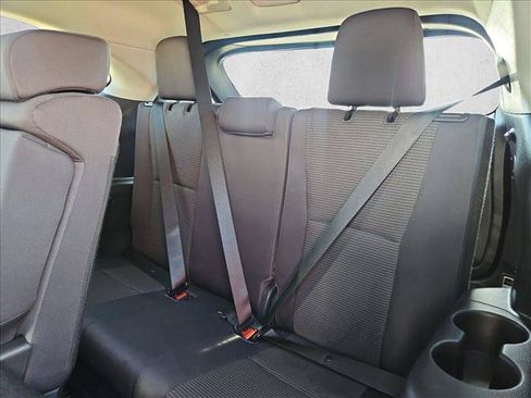 Used 2023 Toyota Highlander LE FWD image 25