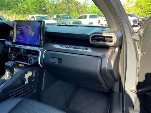 Used 2024 Toyota Tacoma TRD Sport w/ TRD Sport Premium Package image 19