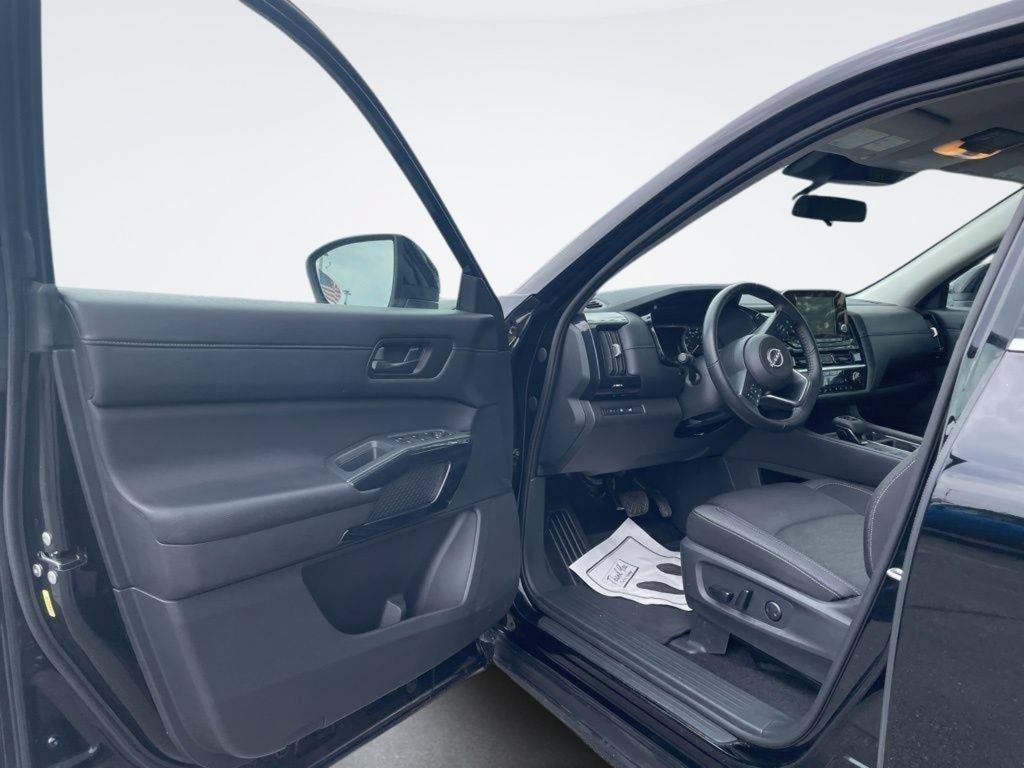 Used 2025 Nissan Pathfinder SV AWD/4WD image 15