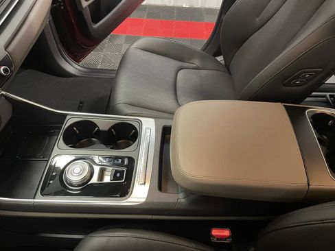 Used 2025 Kia Carnival EX FWD image 32