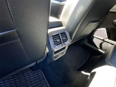 Used 2022 Volkswagen Taos SE w/ IQ.Drive SE Package image 21