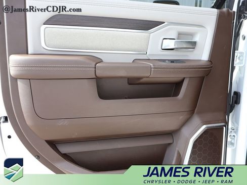 Used 2026 RAM 2500 Laramie AWD/4WD image 16