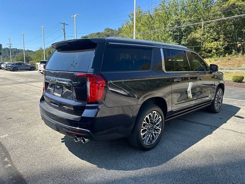 Used 2023 GMC Yukon XL Denali Ultimate image 3