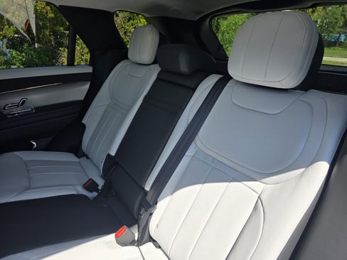 New 2026 Land Rover Range Rover Sport Dynamic SE AWD/4WD image 13