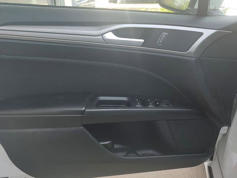 Used 2020 Ford Fusion SE FWD image 15
